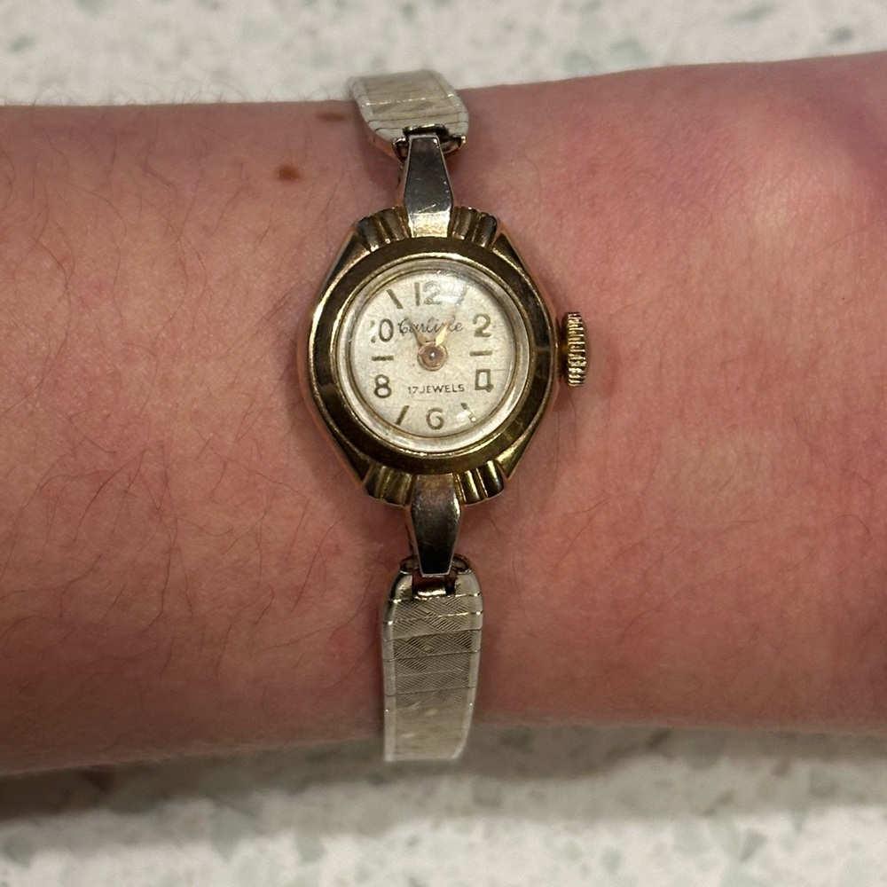 Vintage Women's Carlisle 17 Jewels Gold/Silver-Toned Base Metal Swiss Made Watch